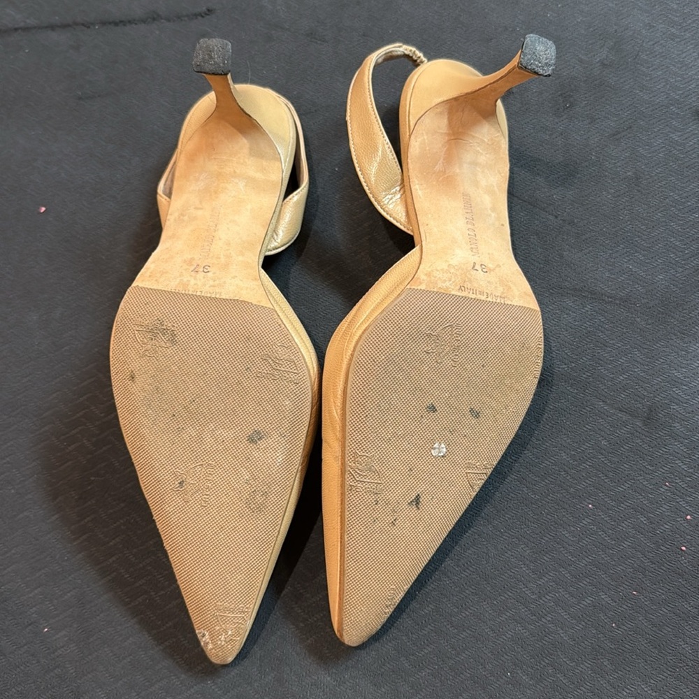 Manolo Blahnik Nude Pointed Slingback Heels - Picture 2 of 3